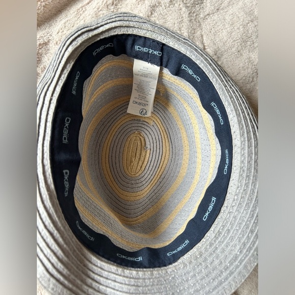 2/$15 Okaidi boys sun hat - Picture 2 of 3